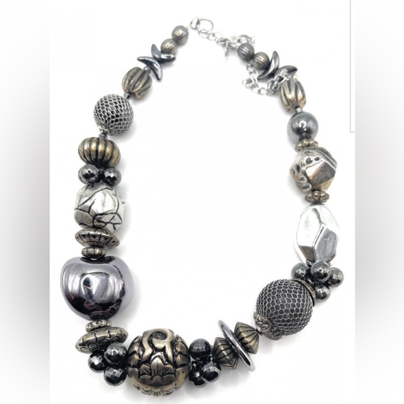 EUC Premier Designs “Eclectic” necklace in silver, grey, blackish tones - Picture 2 of 8